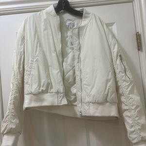 Evereve bomber jacket color-pearl size medium never worn with tags